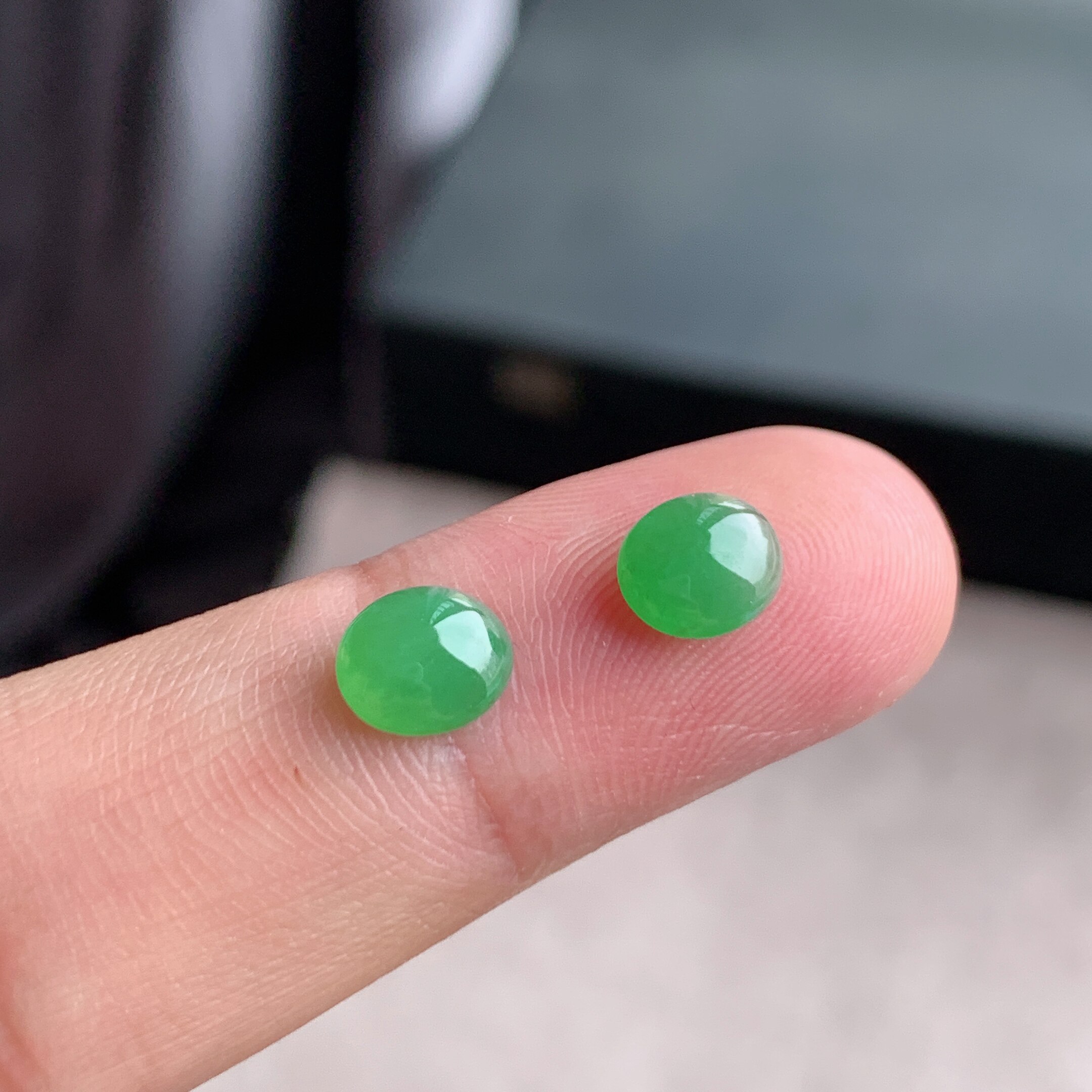 缅甸天然A货翡翠 冰糯种满绿果绿蛋面戒面一对L7