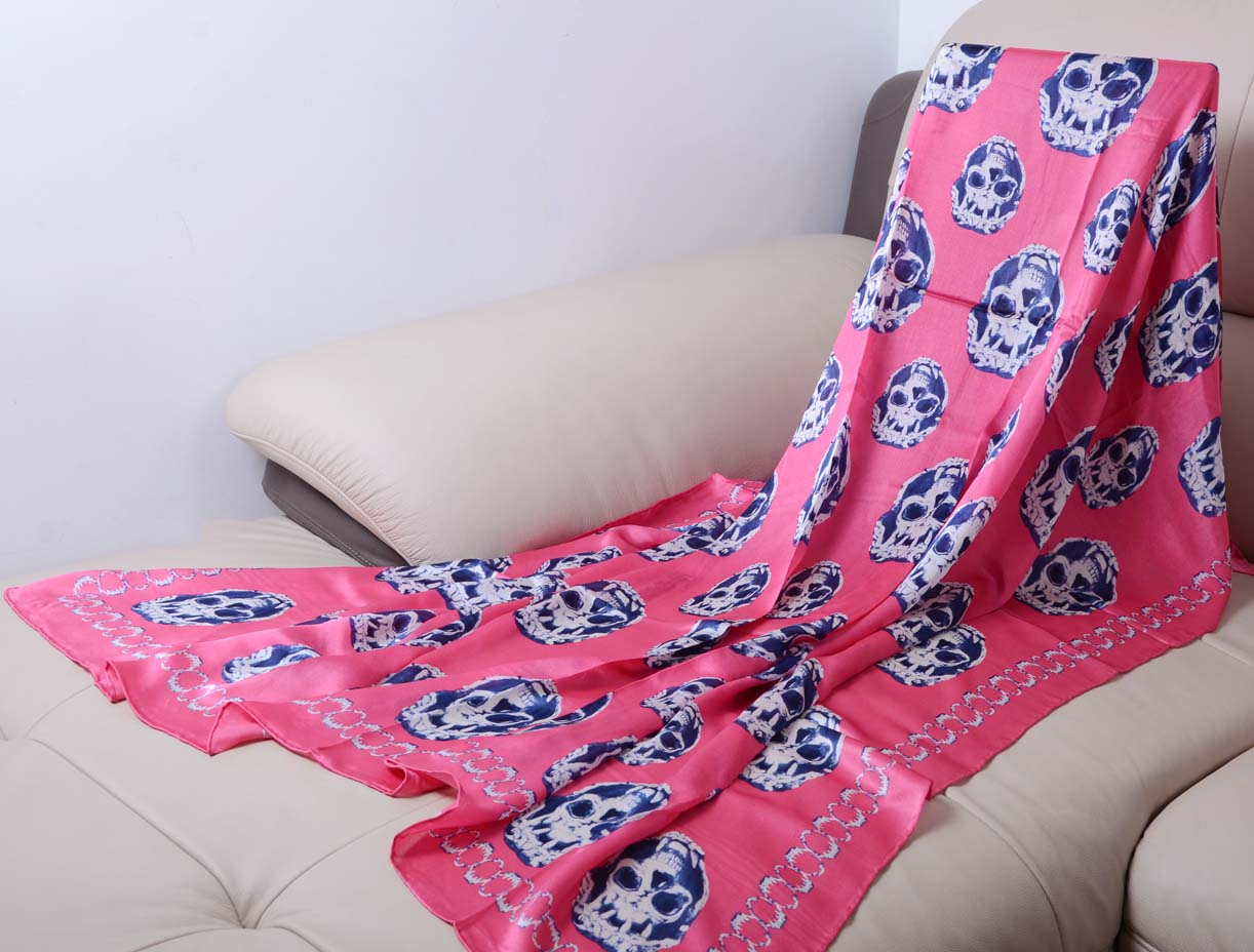 1910 手工卷边百搭骷髅头桑蚕丝大方巾 真丝围巾 披肩133x133cm