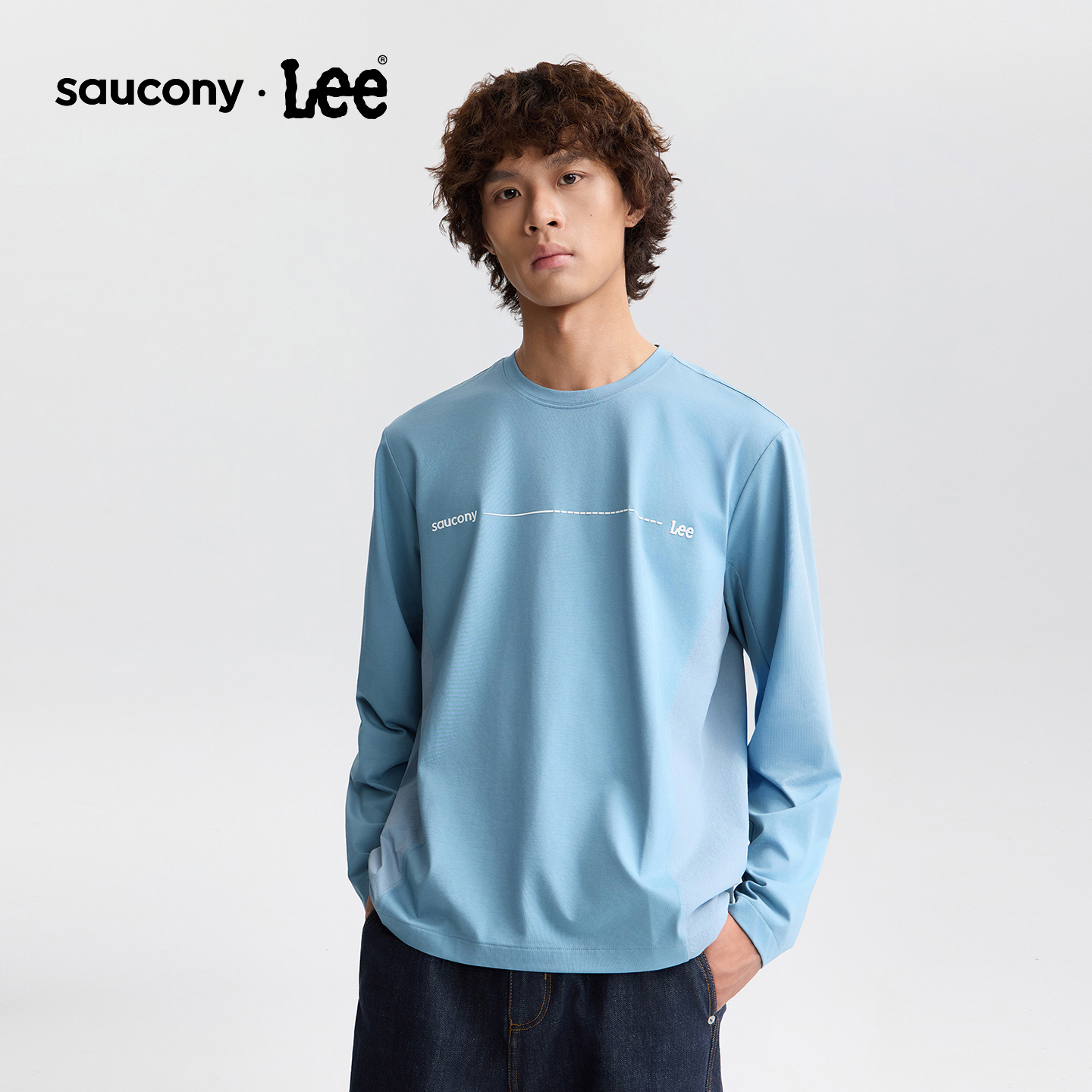Saucony联名款 胸前有联名印花Logo