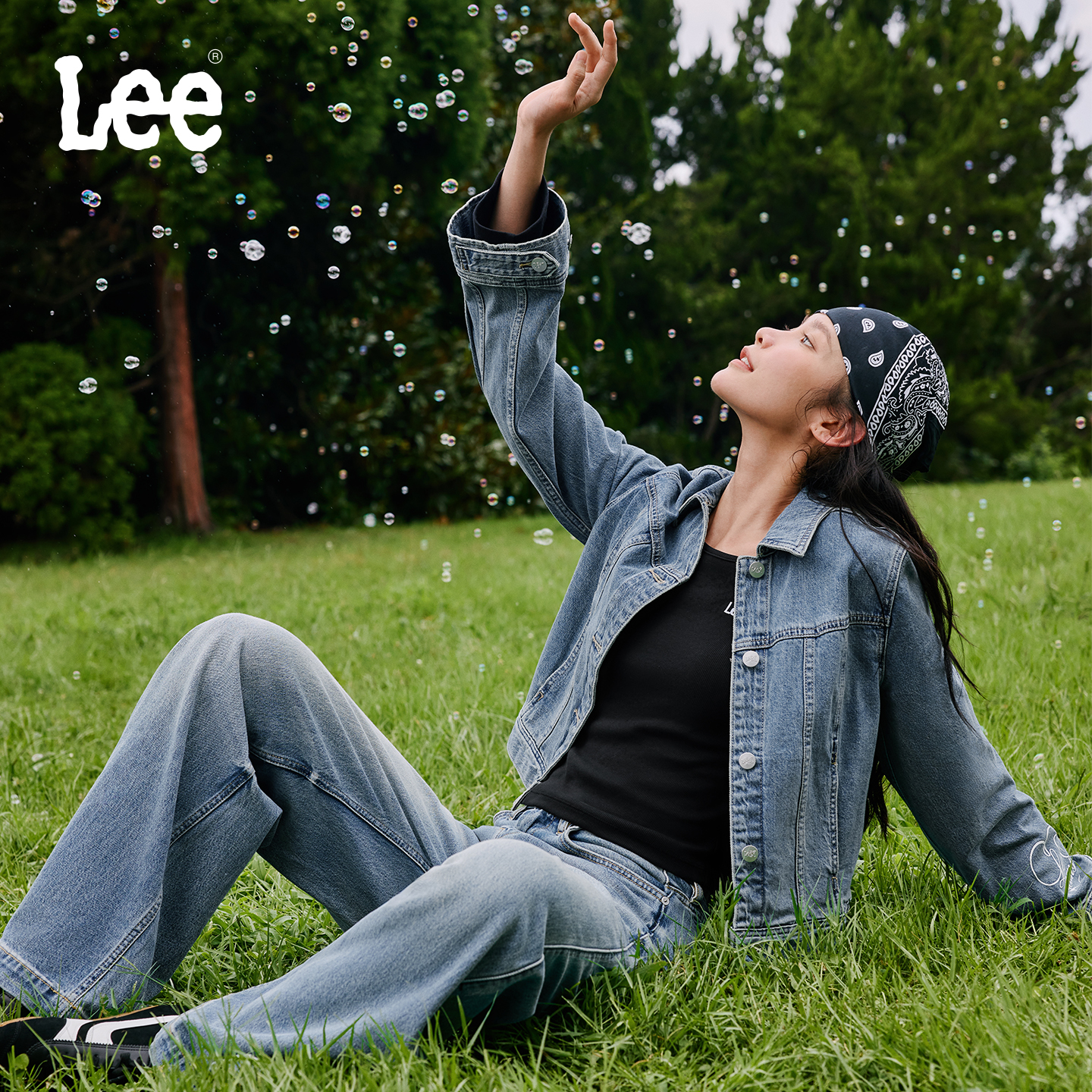 微喇袖口设计 袖口处有艺术感季节性印花