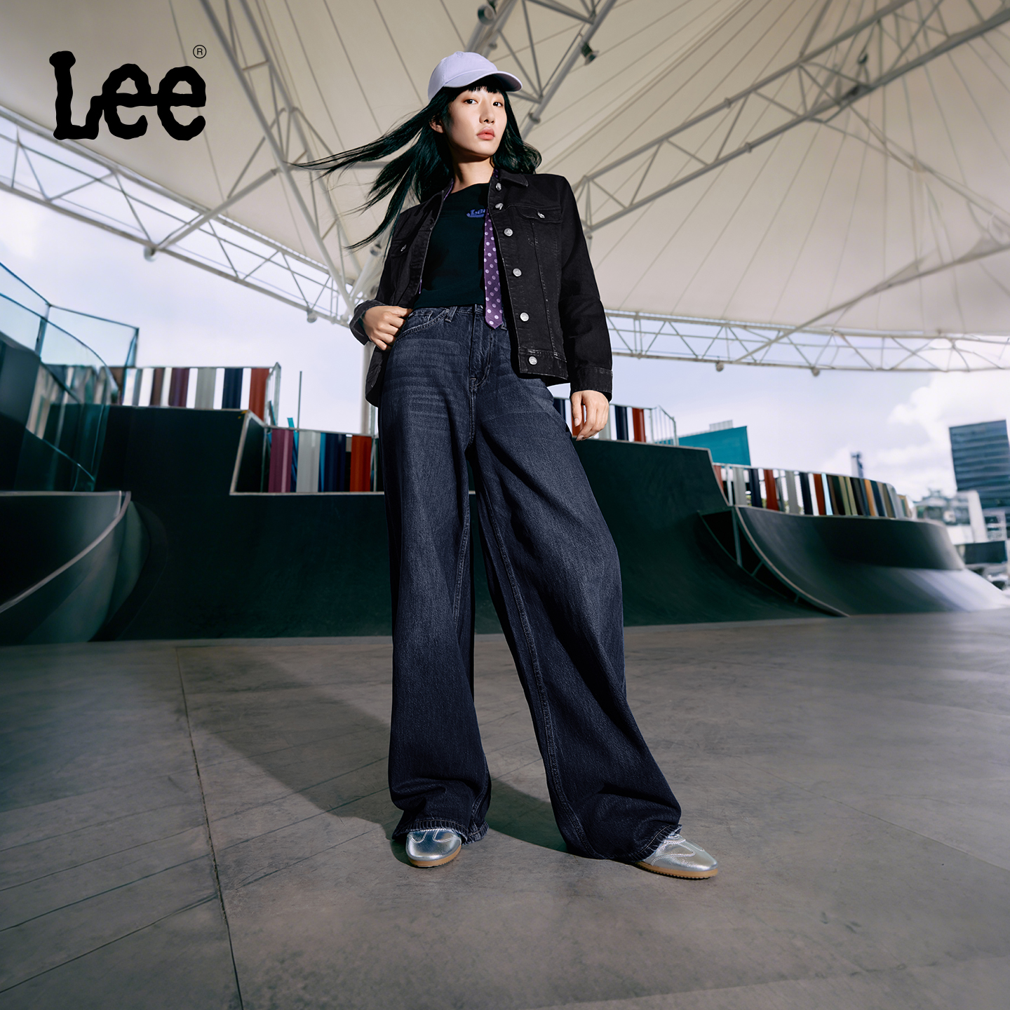 宽松版型宽腿裤 经典五袋款设计