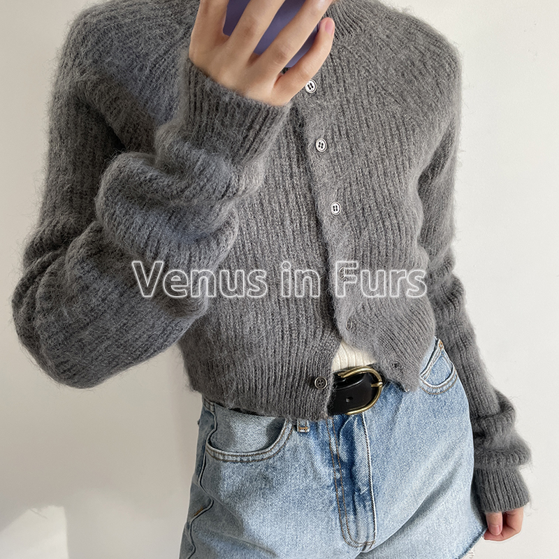 短款纯色圆领纽扣针织开衫毛衣