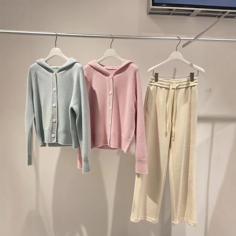 灰色绵羊毛连帽针织开衫女外套