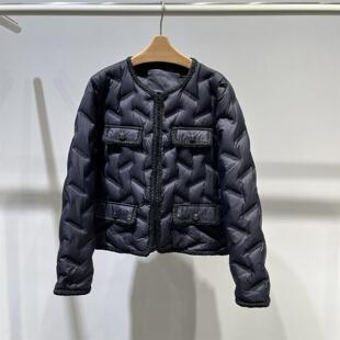 MM麦麦2025冬新款黑色轻薄减龄小香风圆领羽绒服外套女5FA181361