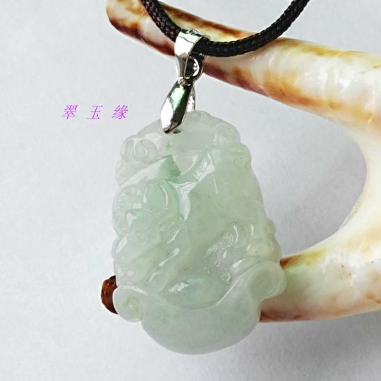 天然翡翠玉生肖吊坠 玉石玉器挂件 油青浅绿牛蛇猴龙狗女款小号