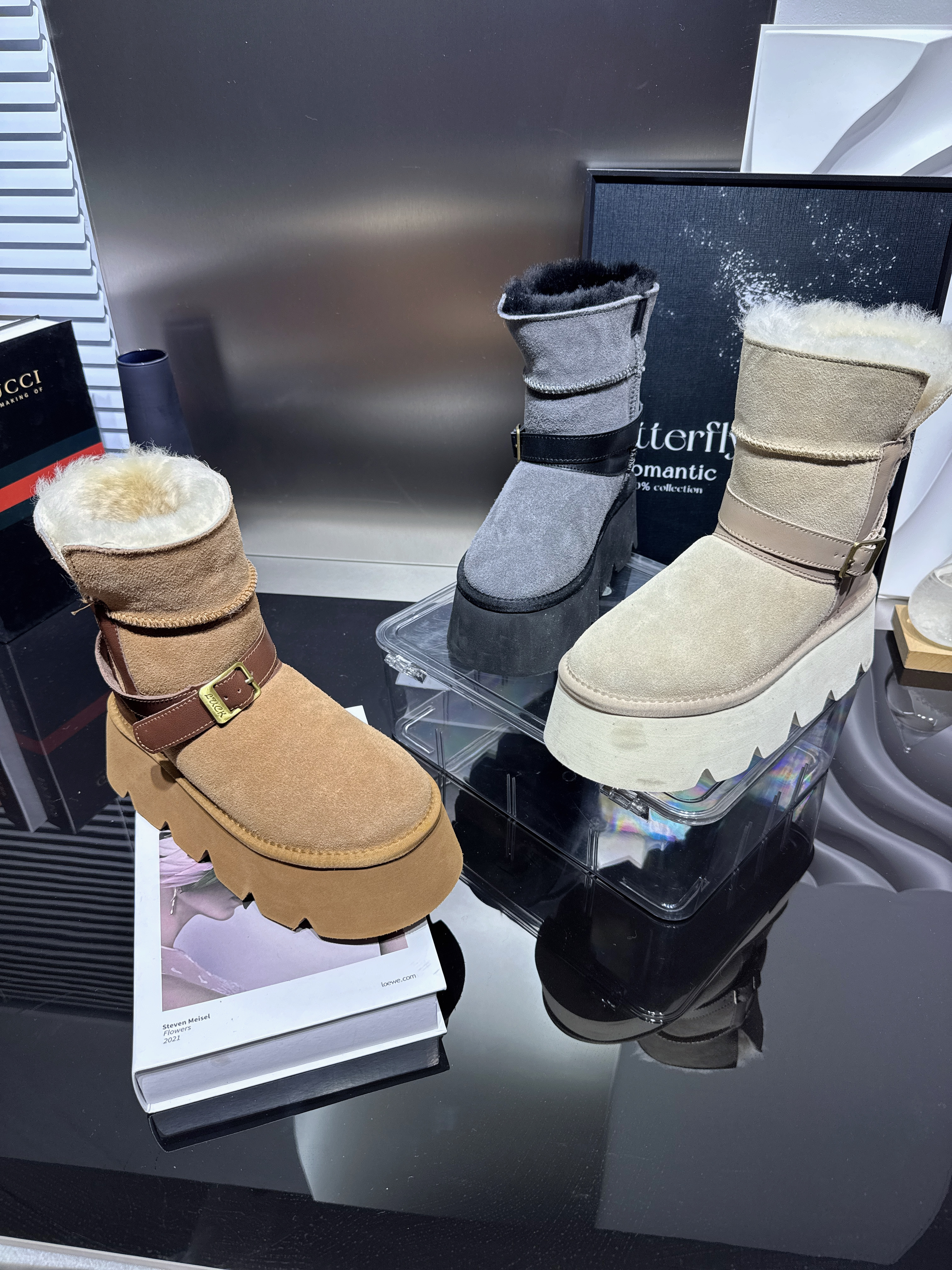 2025冬季新款雪地靴女厚底皮带搭扣中筒皮毛一体保暖东北棉鞋时尚