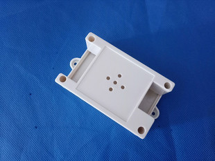 新款仪表塑料外壳/控制壳体/电子设备PLC工控盒带喇叭孔82*50*32
