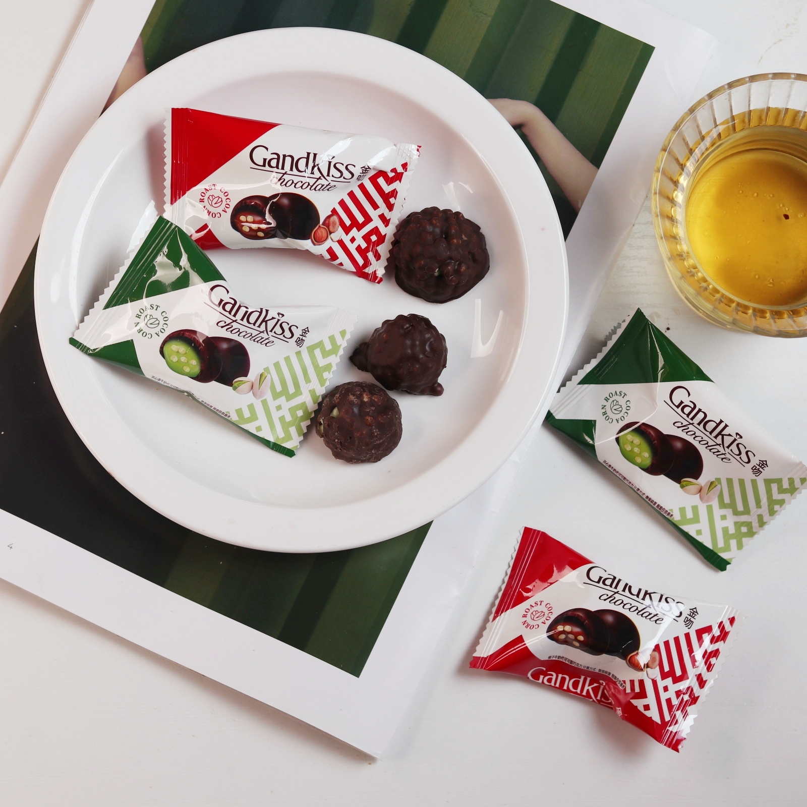 好邻居金吻榛子牛奶代可可脂巧克力开心果脆米糖果零食结婚喜糖