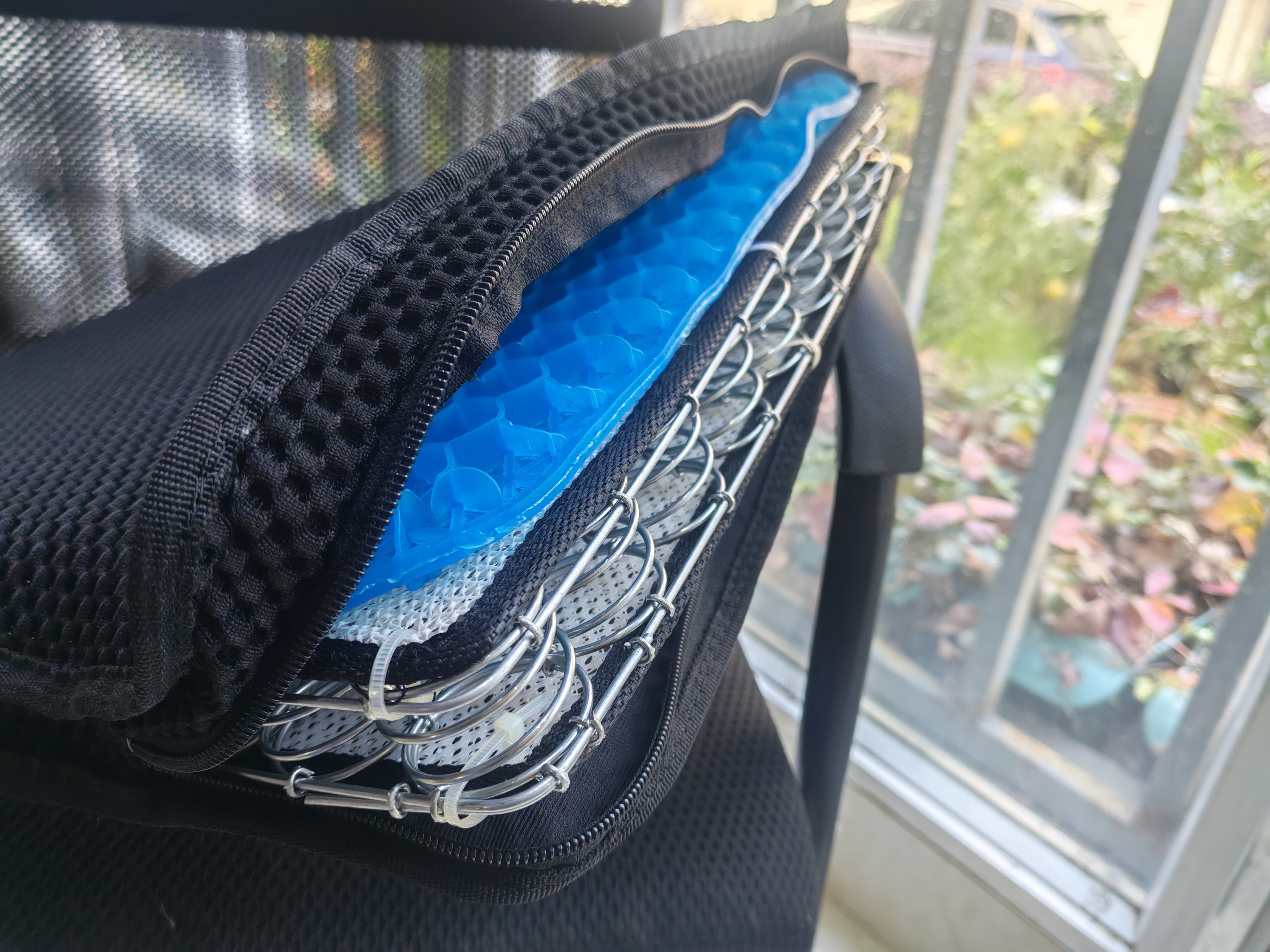 透气防滑坐垫四季通用办公室电脑椅子垫老板椅垫钢丝弹簧镂空坐垫