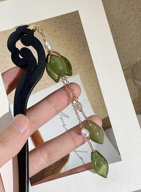 绿色荷叶珍珠流苏发簪