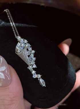 沙漏水滴锆石短链花束满天星