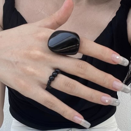 2件套黑色亚克力珠珠戒指大方型树脂食指戒小众设计指环几何戒指