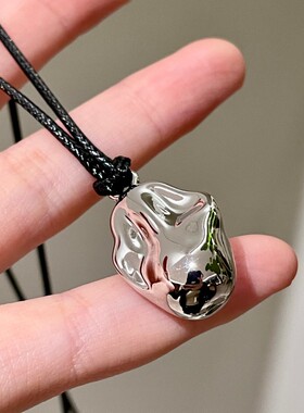 秋冬百搭小众设计不规则异形金属皮绳毛衣链轻奢ins高级感长项链