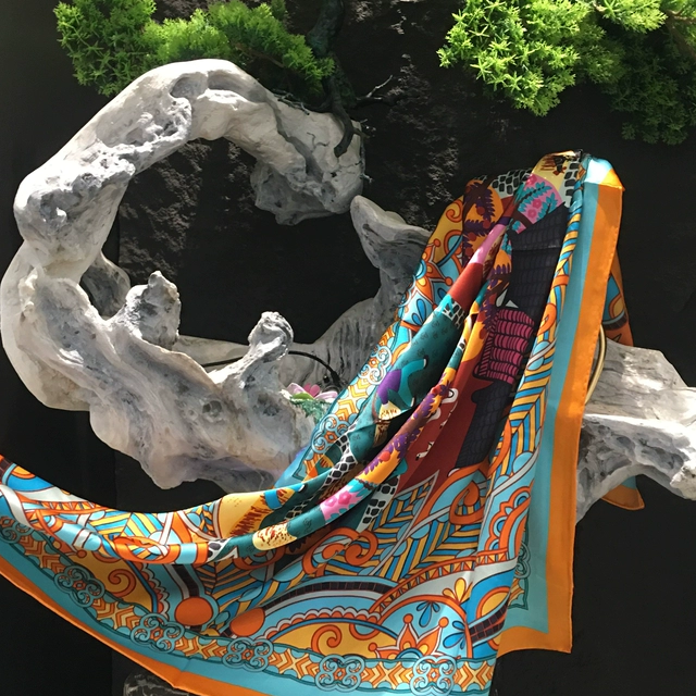 金山农民画高姆米素绉缎90*90cm单面台印真丝大方巾