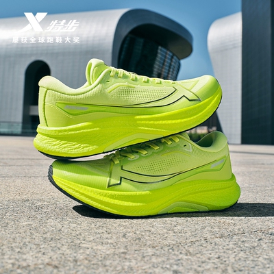 特步两千公里PLUS减震耐磨跑步鞋