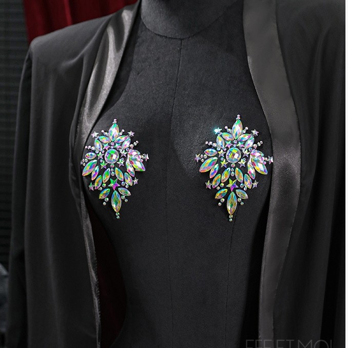 新款夜光乳贴闪亮水钻胸贴夜场派对贴纸防凸另类装饰镂空贴