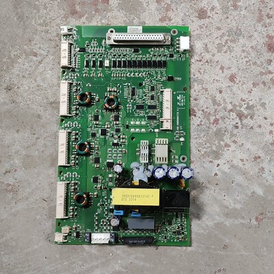 ZINT-571 变频器电源驱动板,有一个脚磕碰了实物