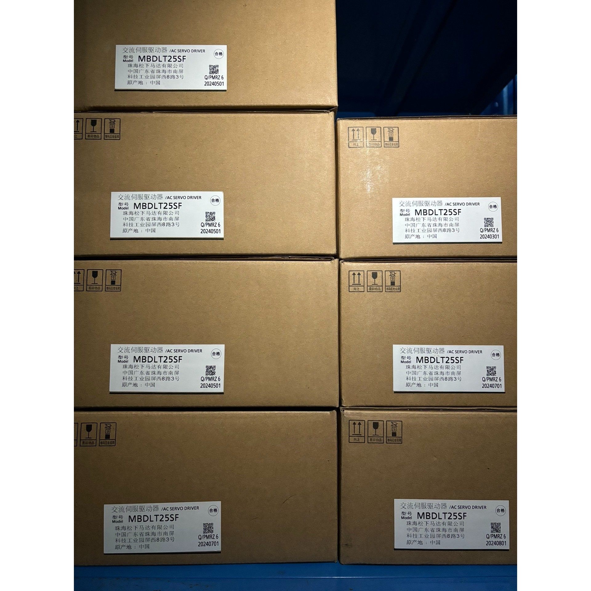 原装A6 MBDLT25SF 400W伺服驱动器 2