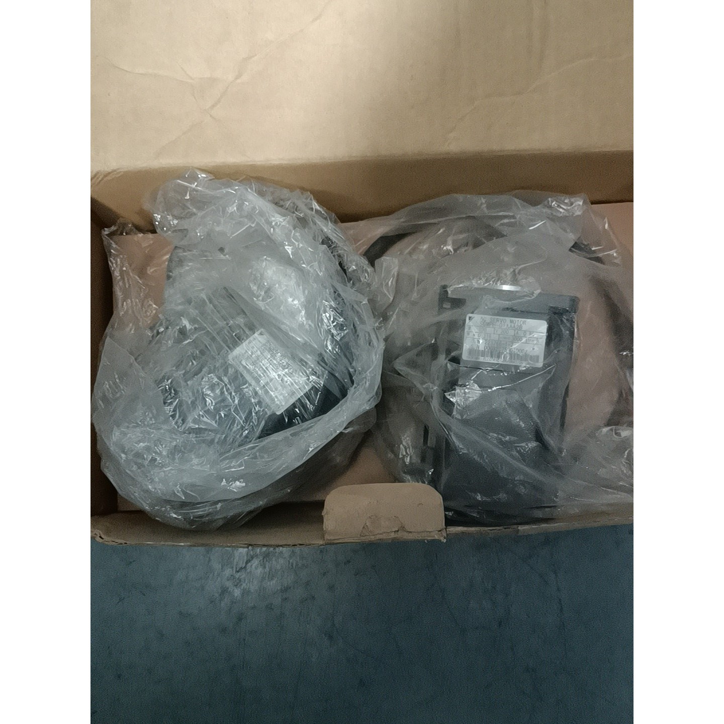 全新安川伺服电机SGMPH-01AAA2B