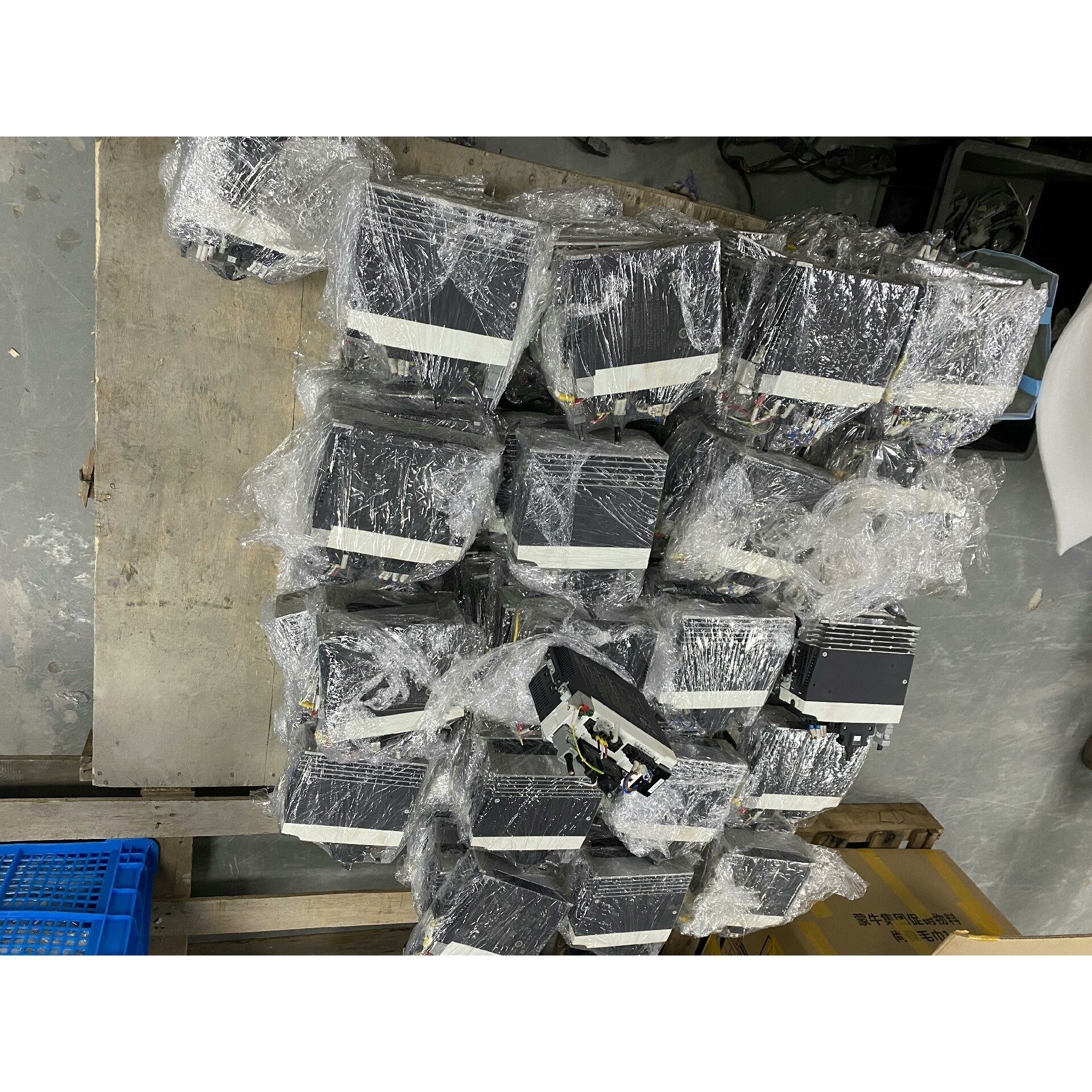 伺服MBDLT25SF MHMF042L1U2M,成色如