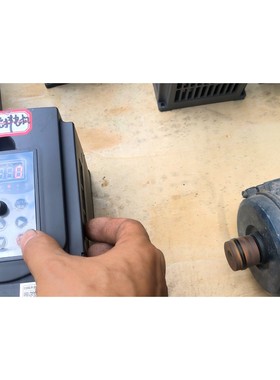 麦矽变频器 功能正常包好橙色漂亮 4kw,380V,型号EV