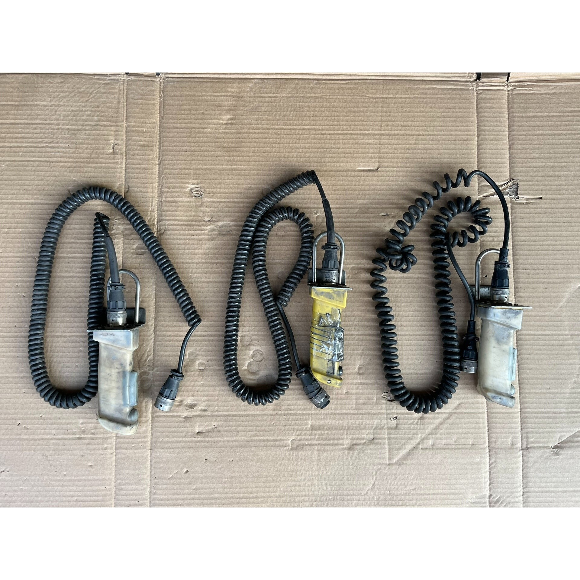 显示屏配套操作手柄,共计3个,从显示屏6AV8100-