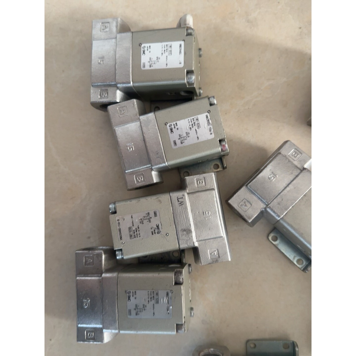 原装气控阀 VNB204BS-15A-B需要的联系