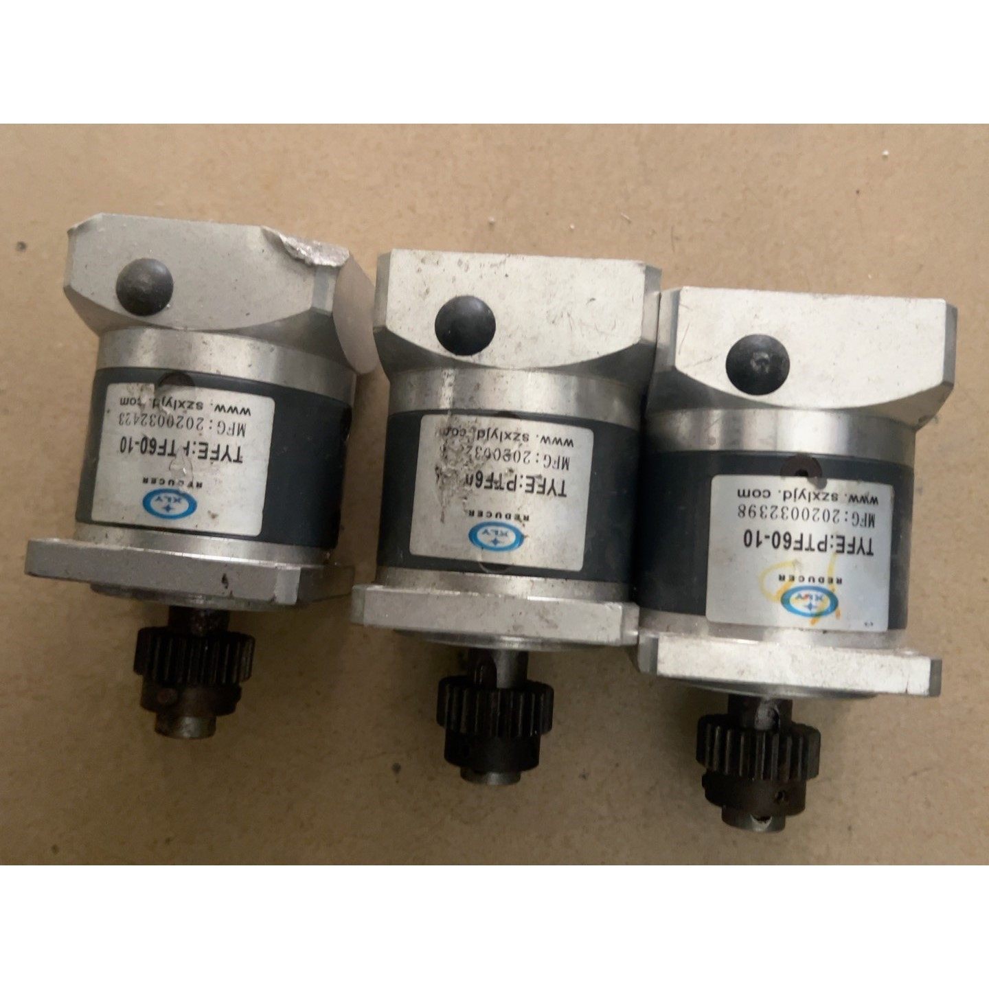 新立盈行星减速机,型号PTF60-10,有3个,成色轻微使用