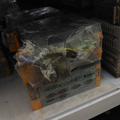 伺服驱动器C3S063V2F12,型号如图,实物拍摄.输