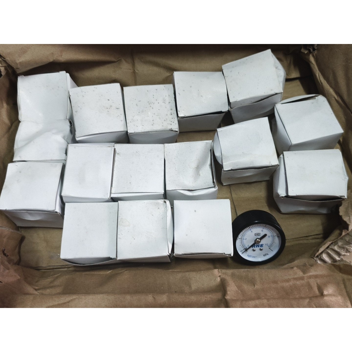 全新RHE人和气动1Mpa压力表,三联件上配套闲置,单卖压力