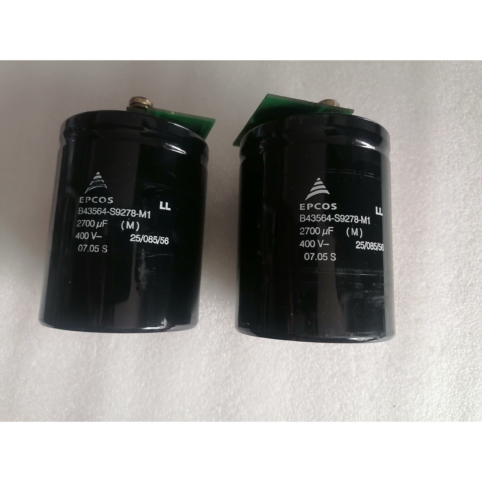 变频器SP3403 拆下来的电容