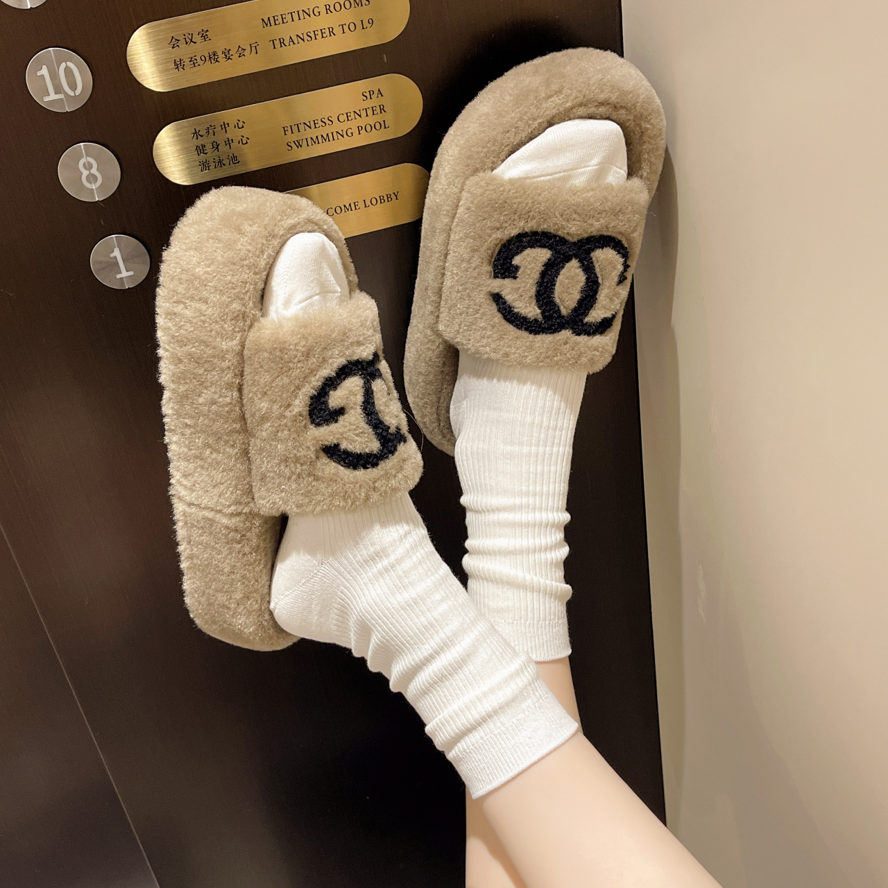 网红同款毛毛拖鞋女2025秋冬韩版新款毛毛字母松糕厚底一字拖女