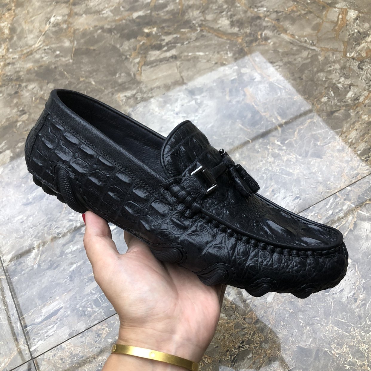 广州优质真皮男鞋2023年头层小牛皮鳄鱼压花软底软面休闲商务新款