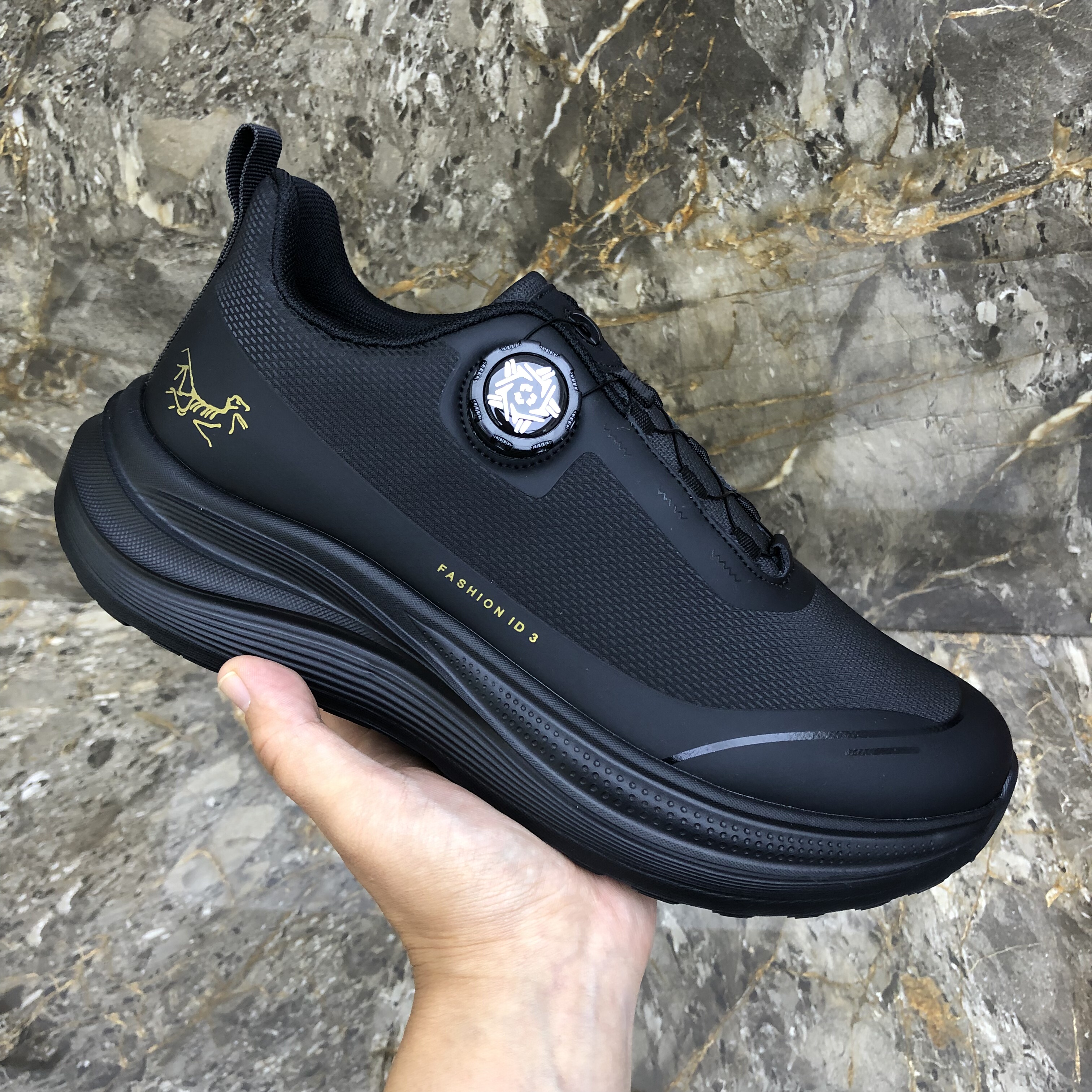 2025年秋季新款套脚舒适减震轻便百搭黑色皮面旋转扣品质男鞋韩版