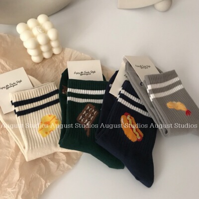 韩国字母运动条纹中筒袜