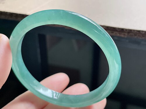 天然翡翠A货冰种晴绿正圈手镯54-55-圈口54.2-8.2-6.2mm，26.92g