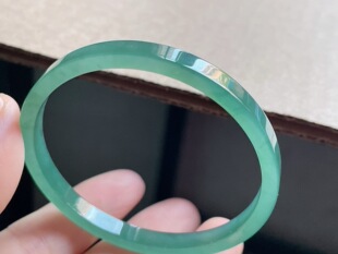 天然翡翠A货冰种蓝水方镯54-55，54.5-4.6-3.5有黑点在侧边10.39g