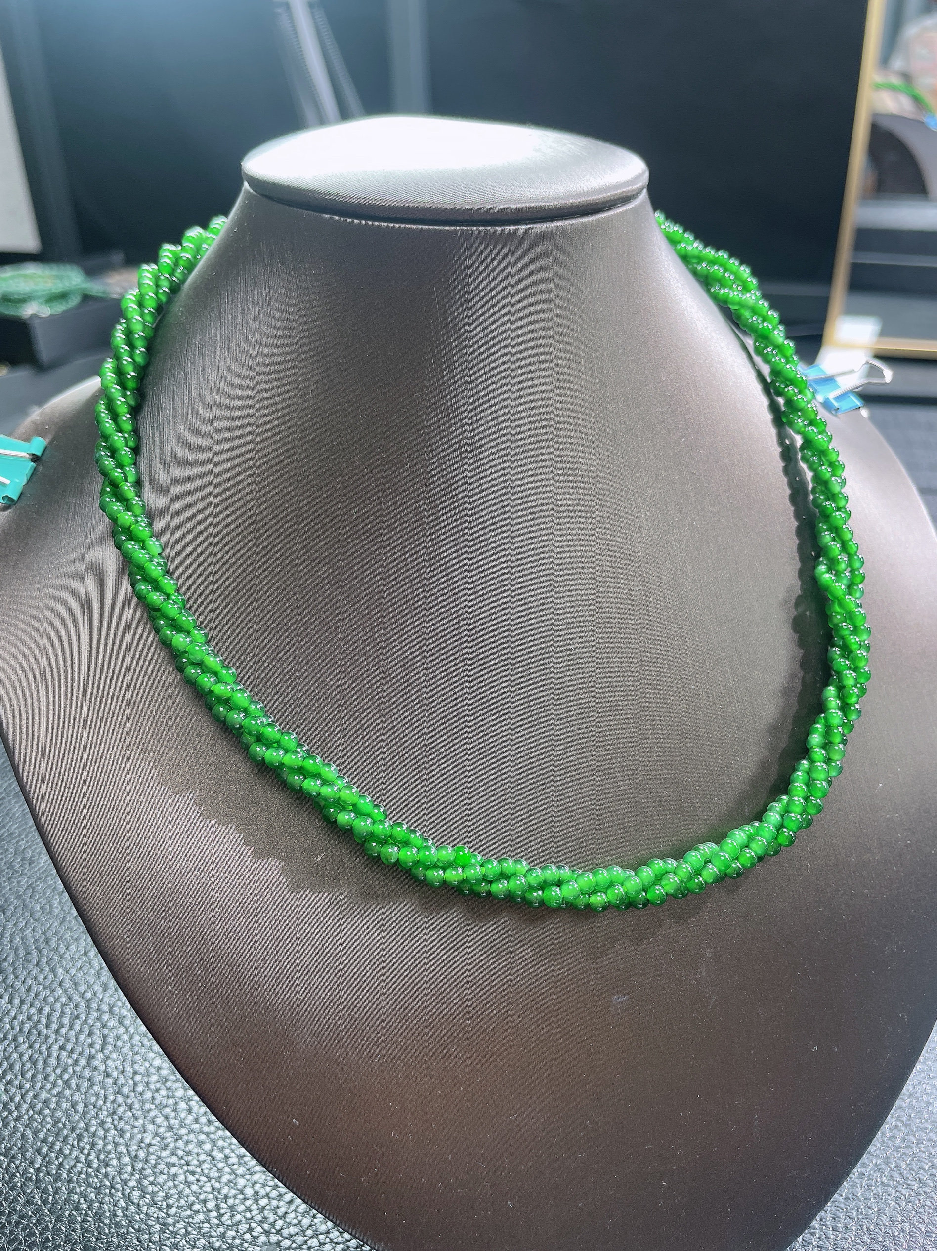 天然翡翠A货冰种正阳绿小米珠麻花项链，单珠卡3