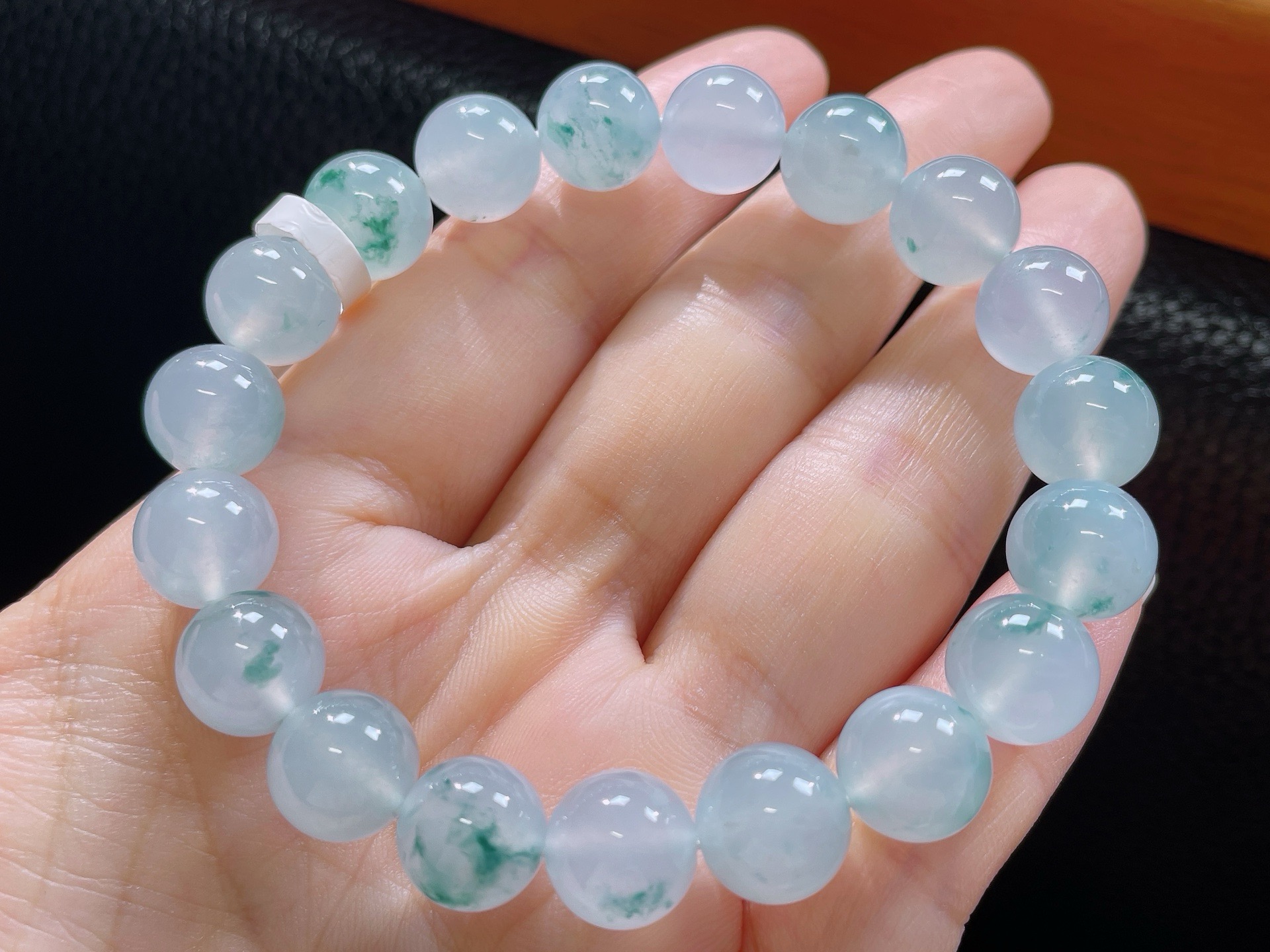 缅甸天然翡翠A货冰飘花手串，卡10.1，共19颗，花色灵动