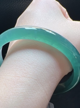 天然翡翠A货冰种蓝水大圈口，60-61圈，冰种起胶，60.9-9.9-6.4