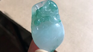 缅甸天然翡翠A货冰飘花龙珠，厚装饱满，44.6-27.1-13.3，30.99g