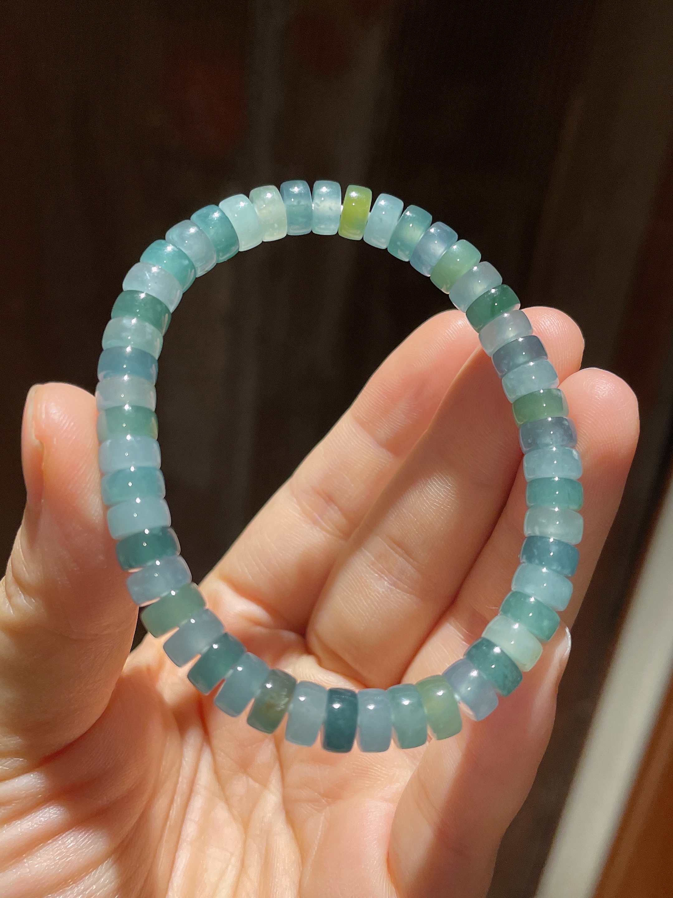 天然翡翠A货冰种多宝药片珠手串，卡6.8-3.0，颜色丰富多彩
