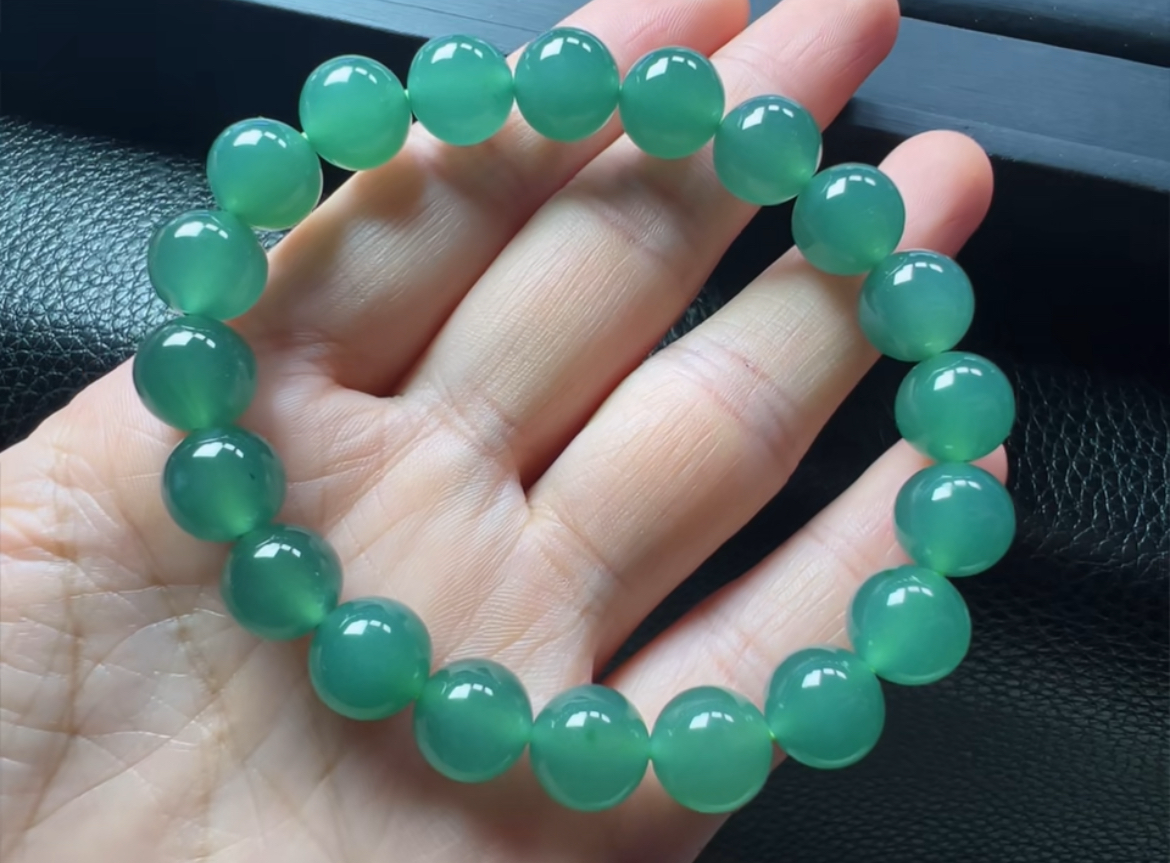 天然翡翠A货冰晴绿手串，卡9.8，共20颗，绿水色危料，整条很均匀
