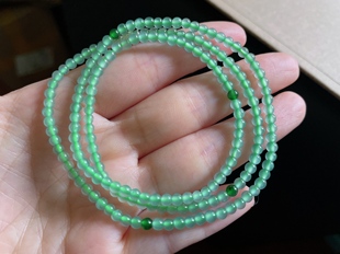天然翡翠A货冰晴小米珠项链手链，搭配几颗高色绿珠，珠卡3.5。