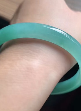 天然翡翠A货浅色晴底手镯，58-59圈，58.6-9.3-6.5，33.36g