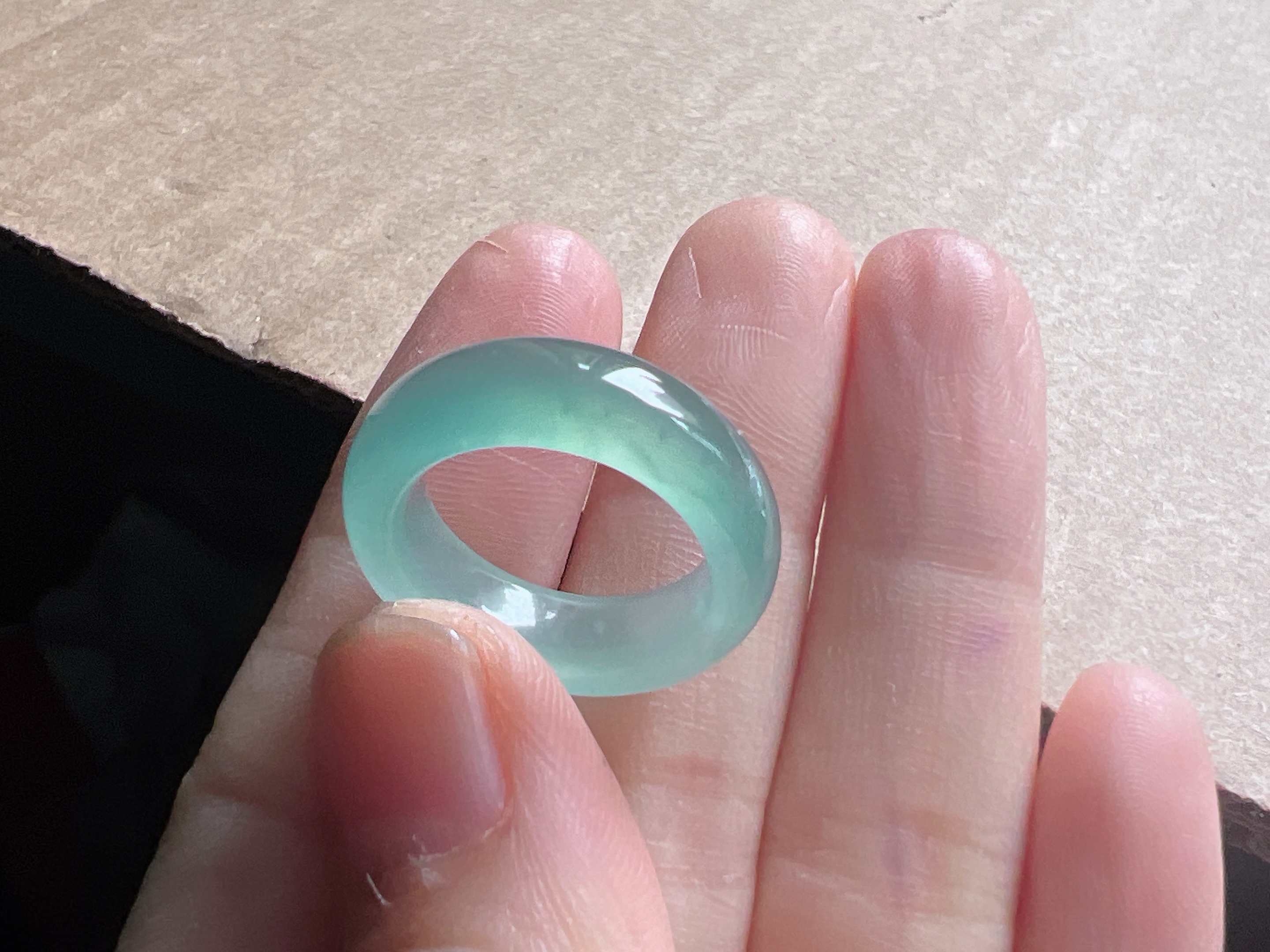 天然翡翠A货冰晴绿宽版指环，12号，16.2-6.3-4，种水好。