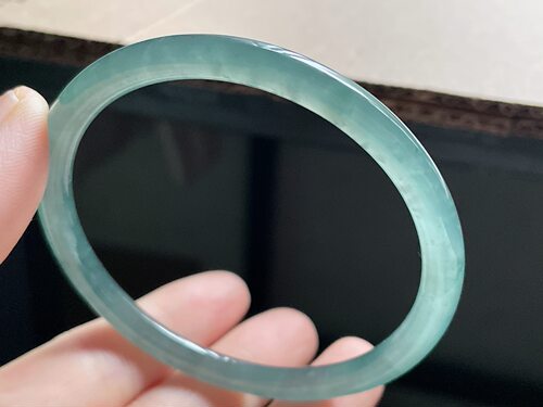 天然翡翠A货冰种乌鸡圆条手镯57-58圈口57.9-5.6-5.8mm，18.35g