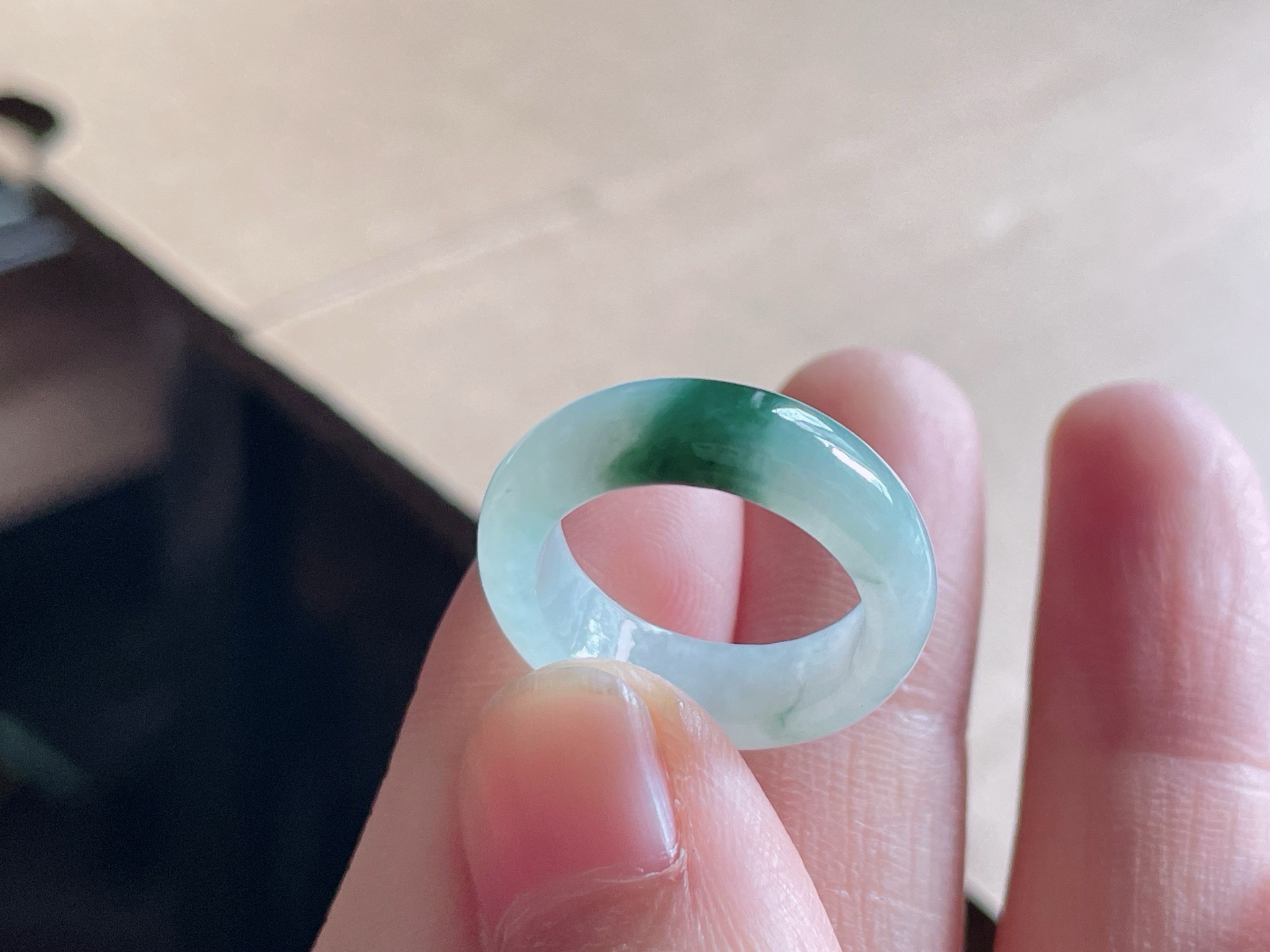 缅甸天然翡翠A货飘花指环，11号，15.9-5.6-3.1。花色灵动