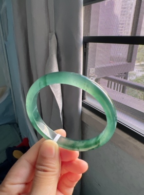 天然翡翠A货冰飘花手镯，58-59圈，58-9.7-6.3，花色灵动，35.57g