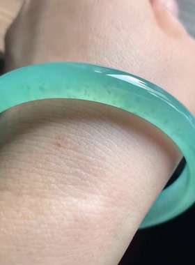 天然翡翠A货浅色晴底手镯，60-61圈，大圈口60.9-9.8-6.2，35.68g